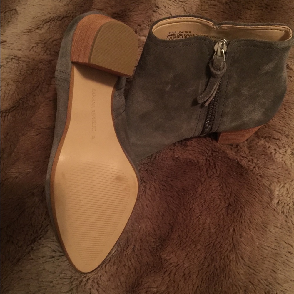 **NWOT** Banana Republic booties — never worn - Picture 5 of 5